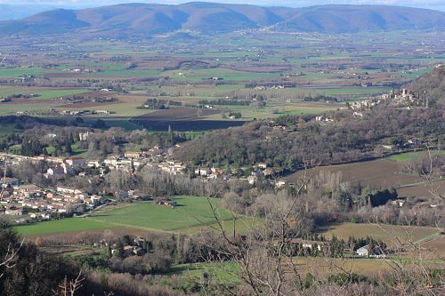Vue panoramique de Serre fourillon sur la Bégude de Mazenc