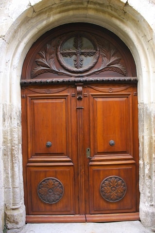 Eglise de Saint-Pierre-Aux-Liens - porte d'entrée principale