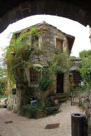 Chateau-neuf-de-Mazenc - la Grande rue
